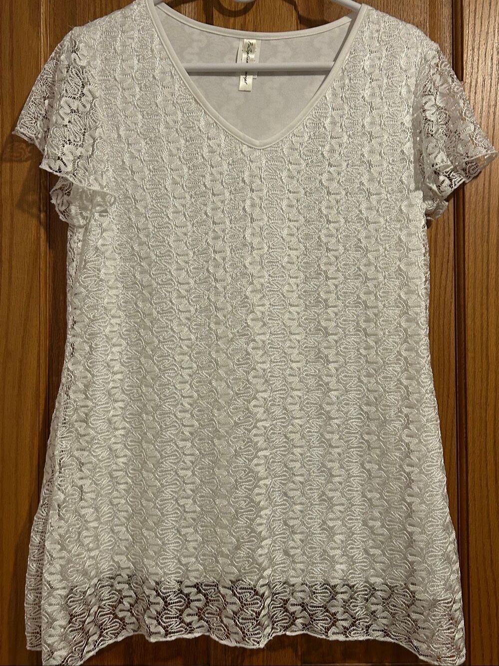 PerSeption Concept White Lined Lace V-Neck Top Size M Asymmetrical Hem